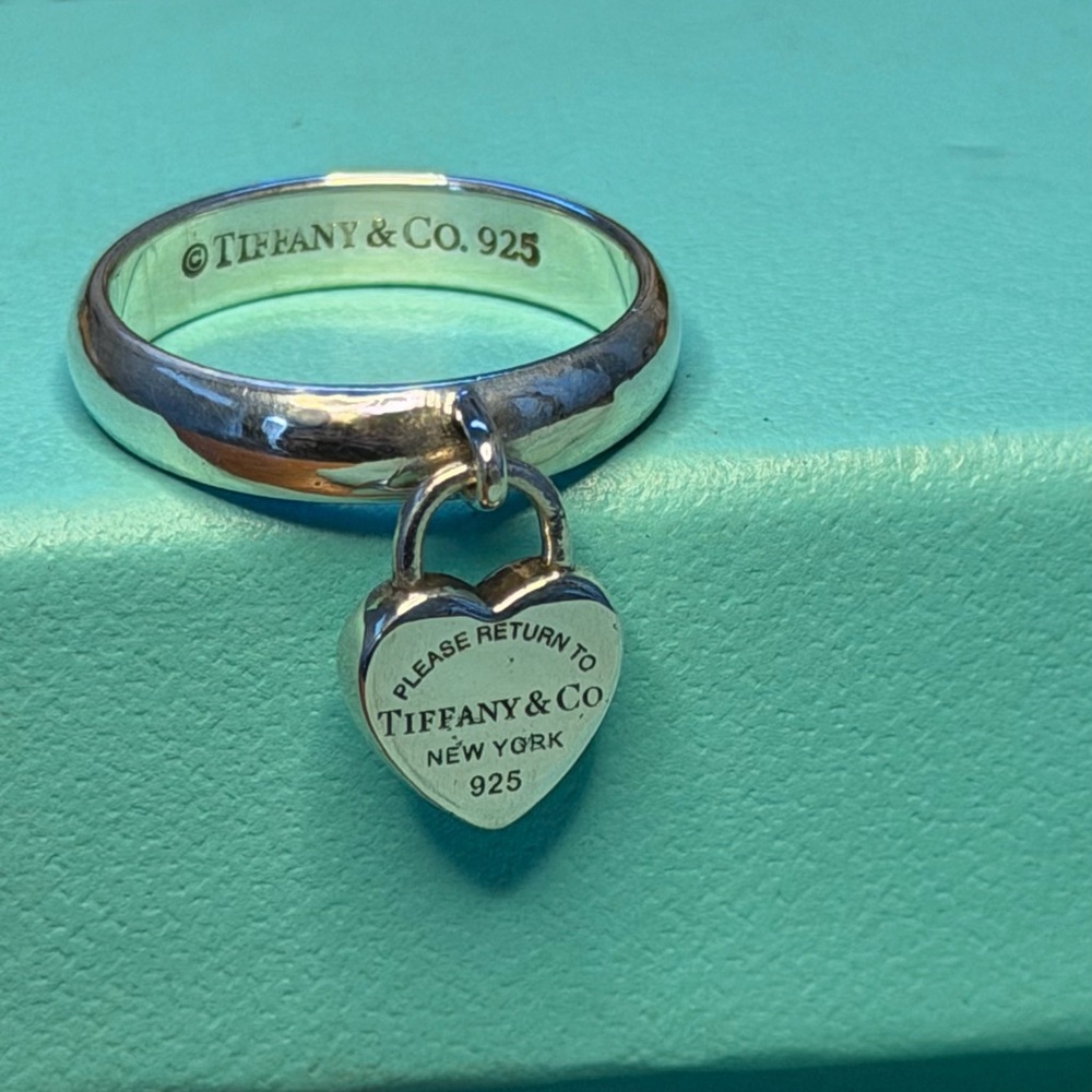♥️Sold♥️ Tiffany & Co. Silver Heart Lock Ring